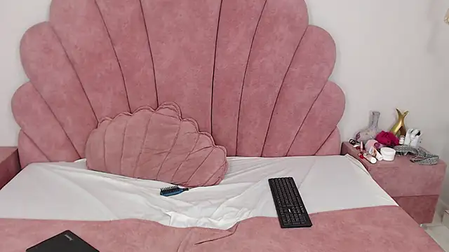 Candy Bony online show from December 28, 2024, 3:37 pm