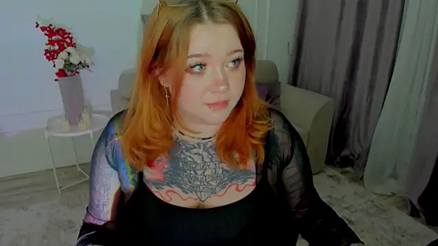 MoonLghte online show from November 15, 2025, 6:37 pm