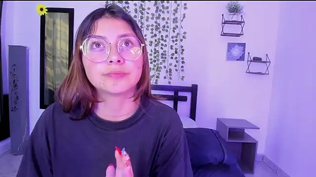 Noellesable online show from December 24, 2024, 3:05 pm