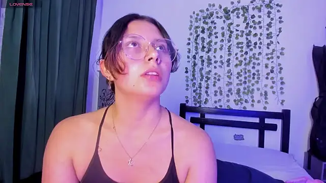 Noellesable online show from March 7, 2025, 1:42 am