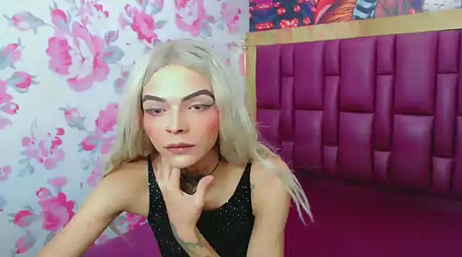 Snapshot of Luna_and_valery chatting on January 29, 2025, 7:43 pm Luna and valery online show from January 29, 2025, 7:43 pm