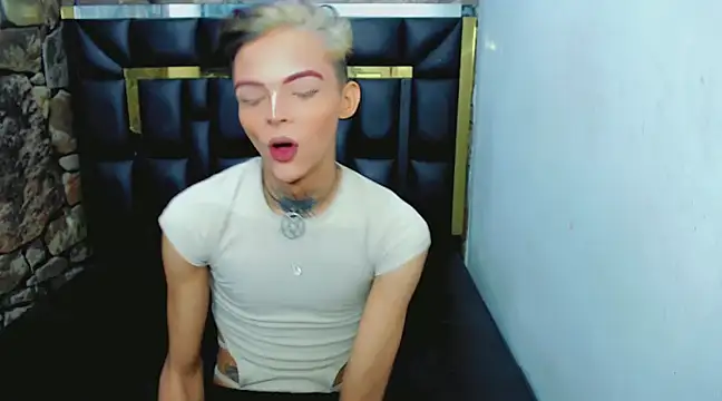 Snapshot of Luna_and_valery chatting on February 4, 2025, 8:17 pm Luna and valery online show from February 4, 2025, 8:17 pm