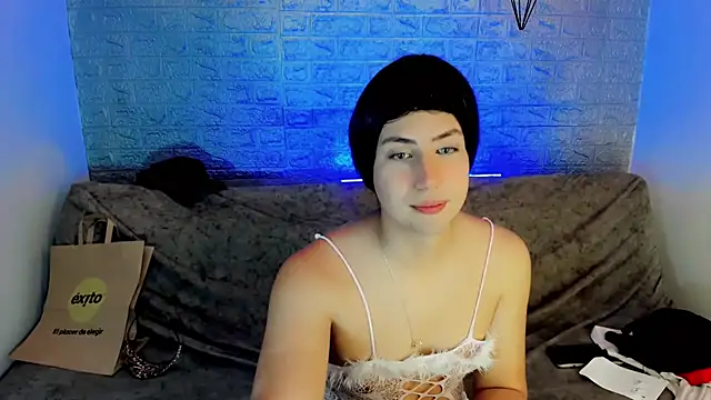 Snapshot of Oxana-Novikov chatting on June 13, 2026, 11:02 pm Oxana-Novikov online show from June 13, 2026, 11:02 pm