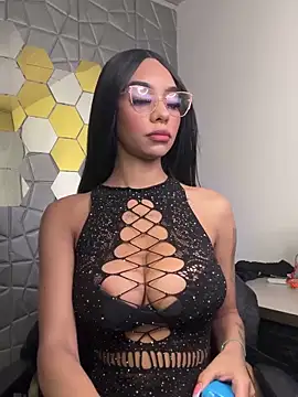 Tiffanny online show from March 22, 2025, 12:35 pm