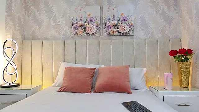 MeganCruzGB online show from November 21, 2025, 12:37 pm