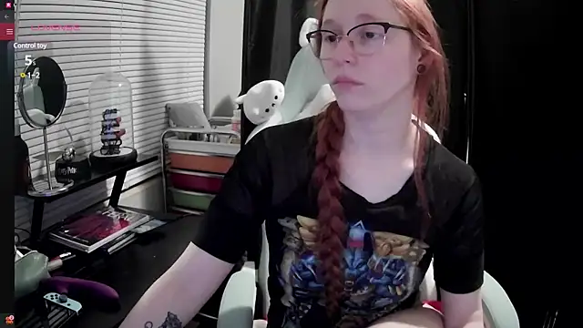 LilyFoxxx online show from February 26, 2025, 4:25 am