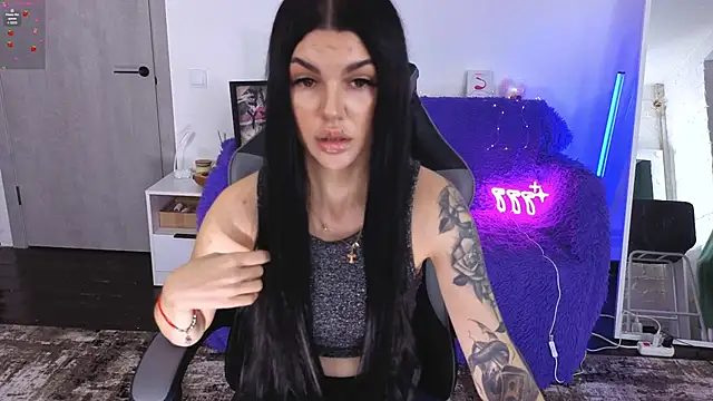 Tiffany lab online show from November 27, 2025, 9:22 am