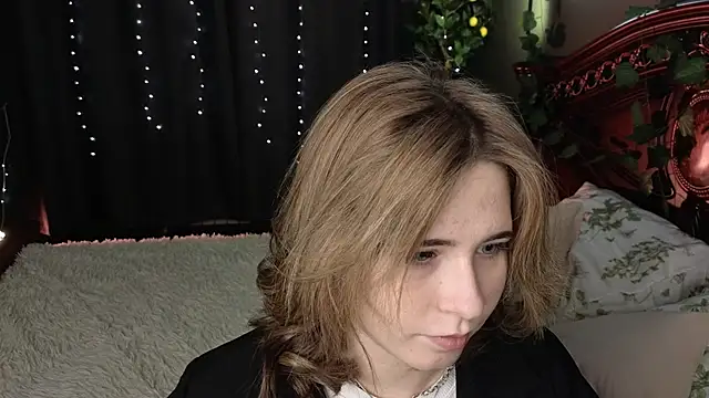 Snapshot of Inessa_Holiday chatting on November 27, 2025, 2:52 pm Inessa Holiday online show from November 27, 2025, 2:52 pm