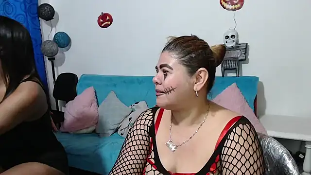 Snapshot of MISSANDRE4 chatting on October 31, 2025, 11:22 am MISSANDRE4 online show from October 31, 2025, 11:22 am