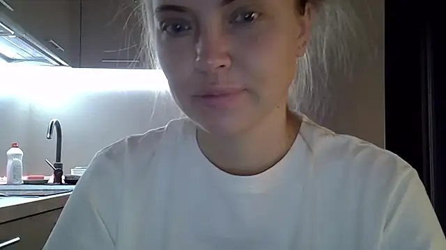 Snapshot of Lucky_Anna chatting on October 1, 2025, 4:40 am Lucky Anna online show from October 1, 2025, 4:40 am