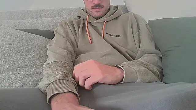 taallguyy 196 online show from September 28, 2025, 8:52 am