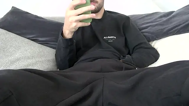 taallguyy 196 online show from October 26, 2025, 10:43 am