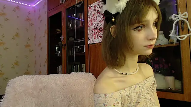 Snapshot of cloudgirrl chatting on January 13, 2025, 8:37 pm cloudgirrl online show from January 13, 2025, 8:37 pm