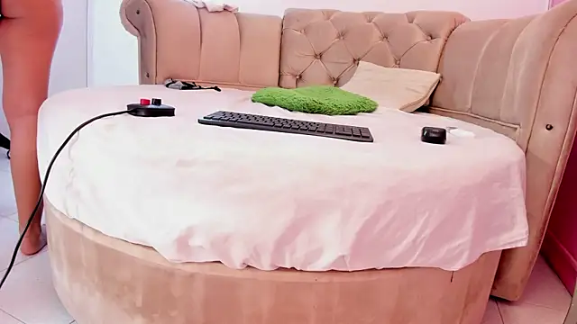 khloeblake online show from January 7, 2025, 7:20 am