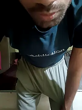 Snapshot of Skinny_Bigass_23 chatting on May 16, 2026, 6:43 am Skinny Bigass 23 online show from May 16, 2026, 6:43 am