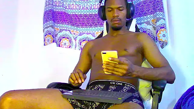 Snapshot of Amir_mikelsen chatting on September 18, 2025, 8:11 pm Amir mikelsen online show from September 18, 2025, 8:11 pm