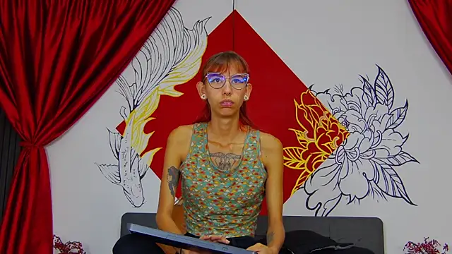 Lunamistyc online show from December 18, 2025, 7:42 pm