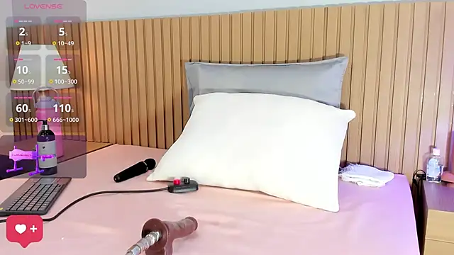 sexy mich 18 online show from February 19, 2025, 2:01 am