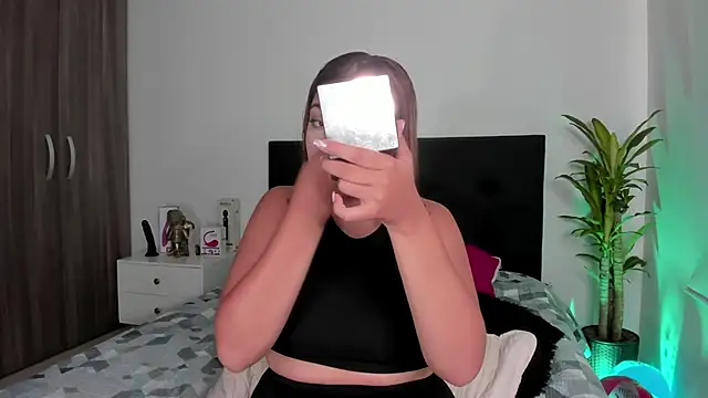 LaylaJewel online show from February 17, 2025, 4:04 pm