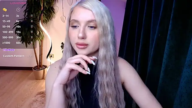 Snapshot of Evacadooo chatting on April 23, 2026, 3:52 am Evacadooo online show from April 23, 2026, 3:52 am