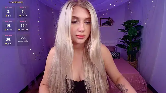 Snapshot of Evacadooo chatting on July 7, 2026, 2:58 am Evacadooo online show from July 7, 2026, 2:58 am