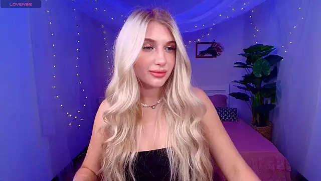 Snapshot of Evacadooo chatting on July 23, 2026, 3:04 am Evacadooo online show from July 23, 2026, 3:04 am