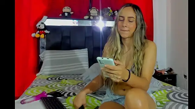 Snapshot of chloe_vasquez710 chatting on January 15, 2025, 4:32 pm chloe vasquez710 online show from January 15, 2025, 4:32 pm