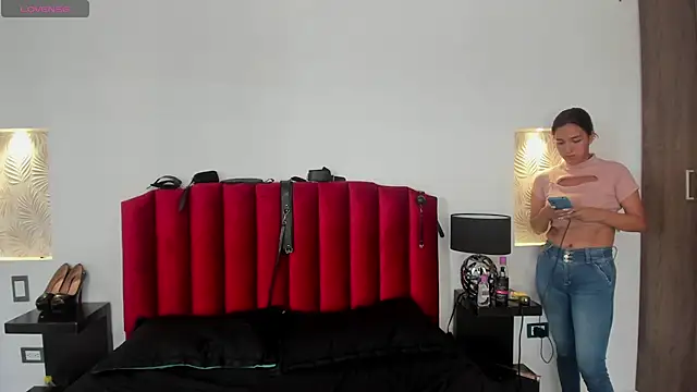 Snapshot of Violeta_Roa chatting on January 17, 2025, 7:16 pm Violeta Roa online show from January 17, 2025, 7:16 pm