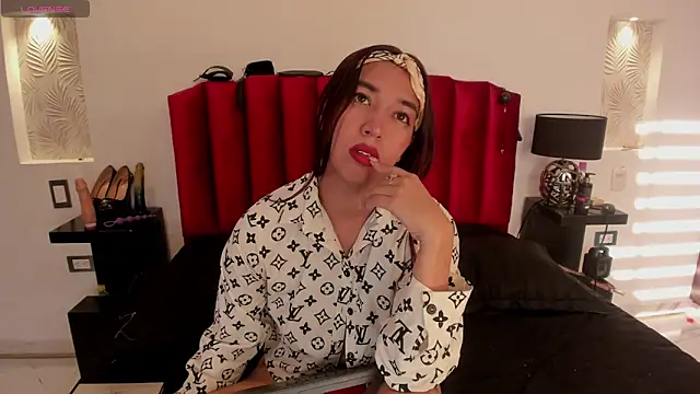 Snapshot of Violeta_Roa chatting on January 18, 2025, 10:06 pm Violeta Roa online show from January 18, 2025, 10:06 pm