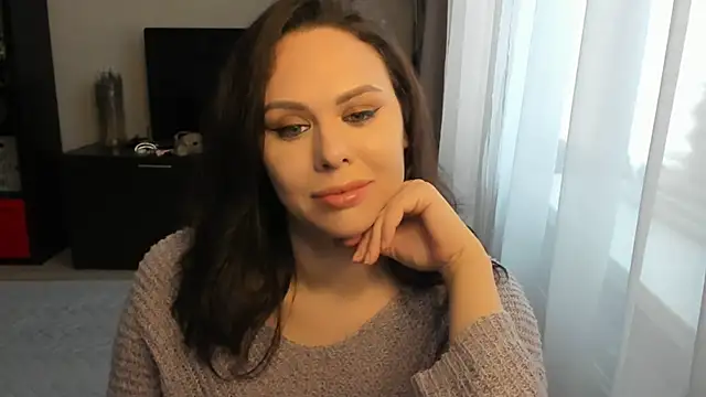 MollyCheiz online show from November 3, 2025, 10:05 am