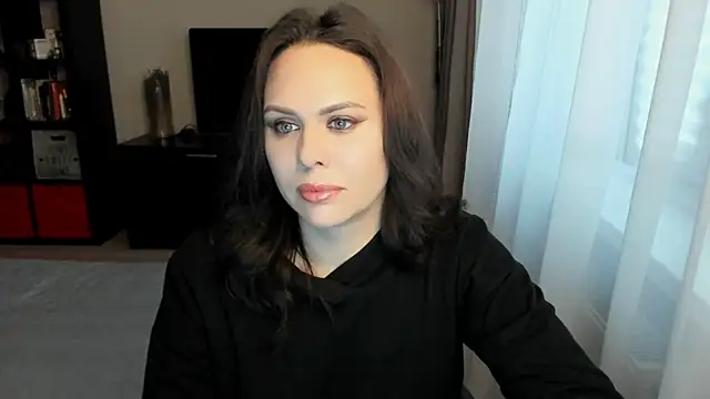 MollyCheiz online show from November 9, 2025, 12:36 pm