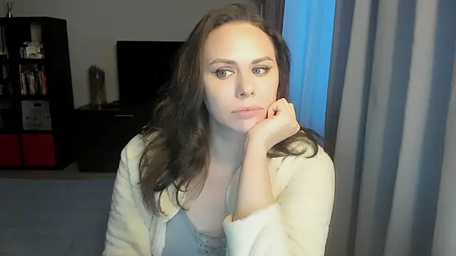 MollyCheiz online show from January 19, 2026, 1:26 pm