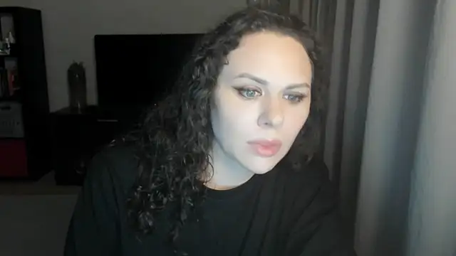 MollyCheiz online show from June 17, 2026, 9:49 pm