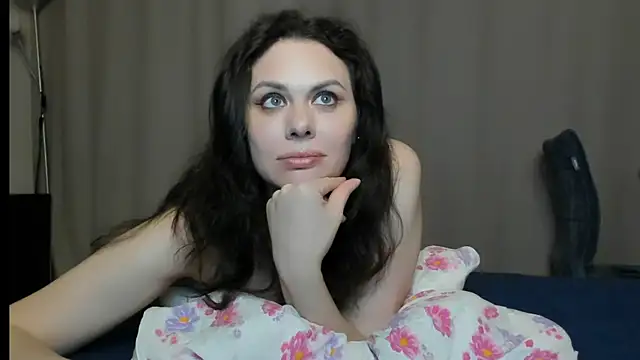 MollyCheiz online show from July 6, 2026, 11:29 pm