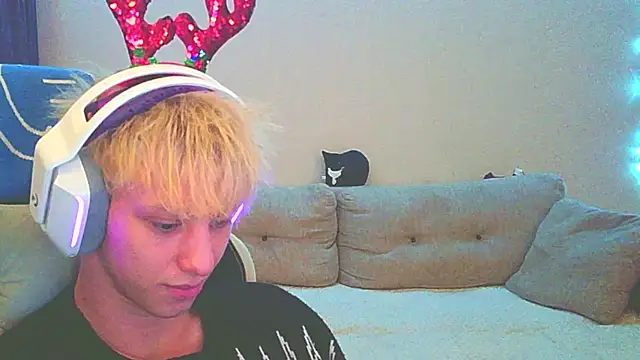 Snapshot of Ostin_meow chatting on December 13, 2024, 1:12 pm Ostin meow online show from December 13, 2024, 1:12 pm