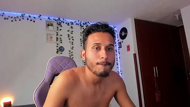 Raf brunette online show from January 12, 2025, 1:05 pm