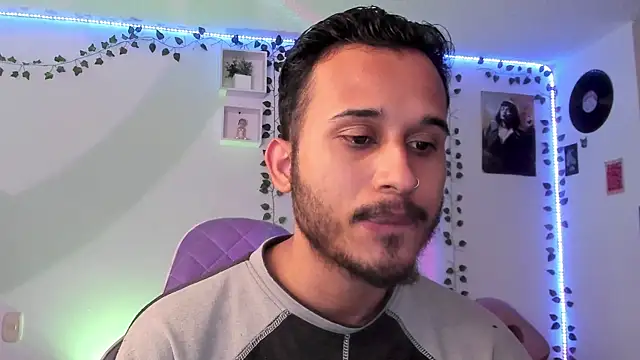 Raf brunette online show from March 17, 2025, 12:04 pm