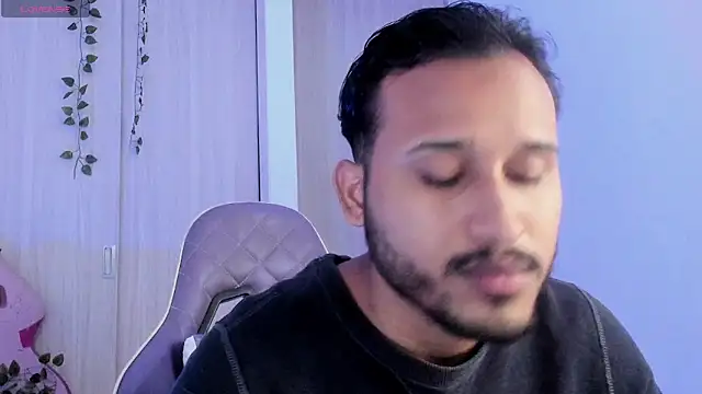 Raf brunette online show from April 17, 2026, 2:20 pm