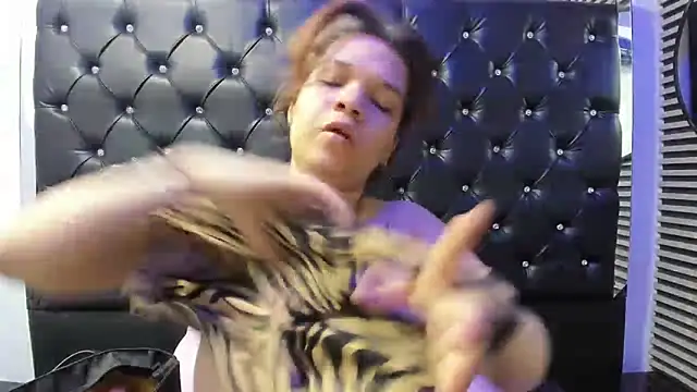 Snapshot of MelanyCarter18 chatting on December 17, 2025, 1:50 pm MelanyCarter18 online show from December 17, 2025, 1:50 pm