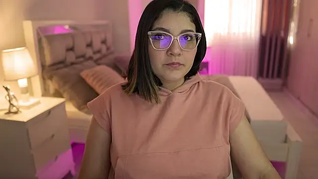 Snapshot of Camilaa_bueno chatting on December 9, 2024, 2:17 pm Camilaa bueno online show from December 9, 2024, 2:17 pm