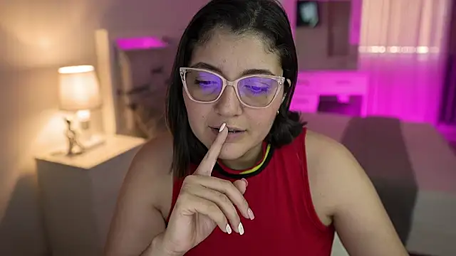 Snapshot of Camilaa_bueno chatting on December 15, 2024, 8:58 pm Camilaa bueno online show from December 15, 2024, 8:58 pm