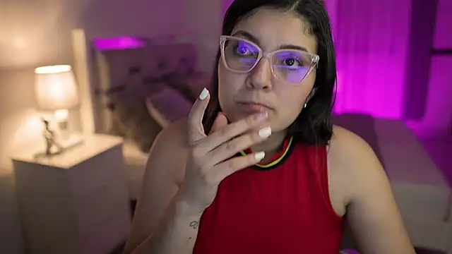 Snapshot of Camilaa_bueno chatting on December 16, 2024, 1:31 am Camilaa bueno online show from December 16, 2024, 1:31 am