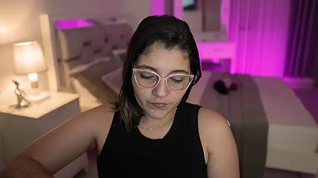 Snapshot of Camilaa_bueno chatting on December 30, 2024, 1:48 am Camilaa bueno online show from December 30, 2024, 1:48 am
