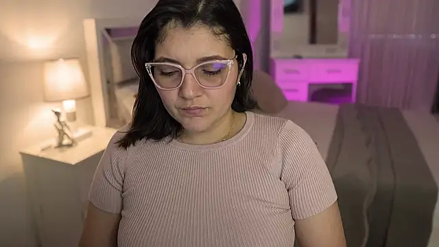 Snapshot of Camilaa_bueno chatting on January 3, 2025, 10:19 pm Camilaa bueno online show from January 3, 2025, 10:19 pm