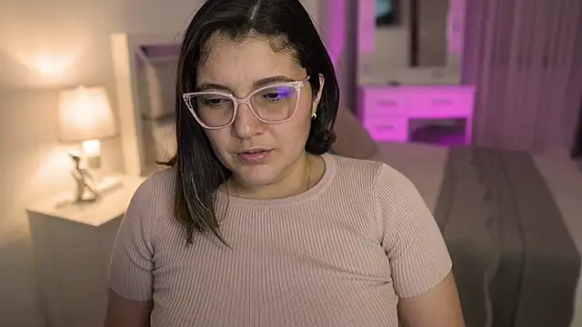 Snapshot of Camilaa_bueno chatting on January 4, 2025, 1:21 am Camilaa bueno online show from January 4, 2025, 1:21 am