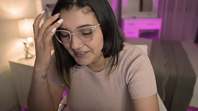 Snapshot of Camilaa_bueno chatting on January 4, 2025, 4:23 am Camilaa bueno online show from January 4, 2025, 4:23 am