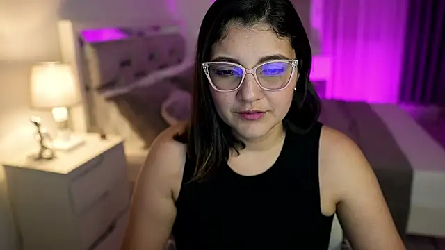 Snapshot of Camilaa_bueno chatting on February 13, 2025, 12:46 am Camilaa bueno online show from February 13, 2025, 12:46 am