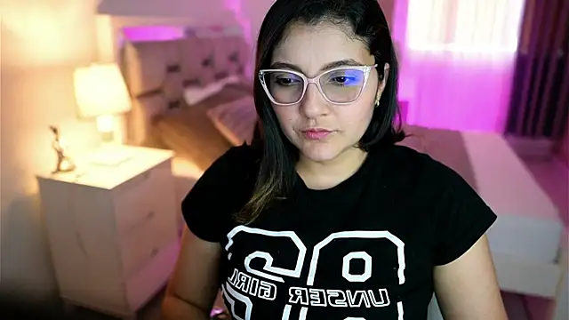 Snapshot of Camilaa_bueno chatting on March 8, 2025, 8:57 pm Camilaa bueno online show from March 8, 2025, 8:57 pm