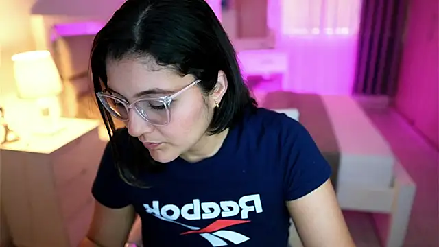 Snapshot of Camilaa_bueno chatting on March 10, 2025, 10:34 pm Camilaa bueno online show from March 10, 2025, 10:34 pm