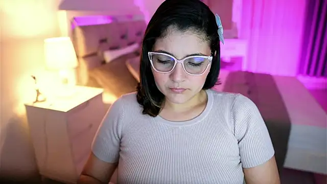Snapshot of Camilaa_bueno chatting on March 14, 2025, 12:54 am Camilaa bueno online show from March 14, 2025, 12:54 am